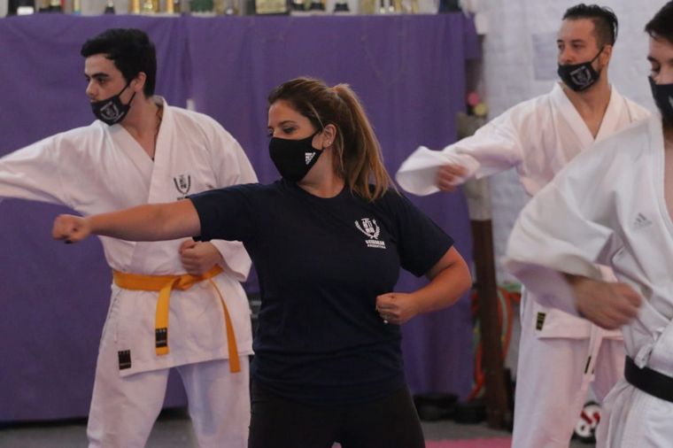 Geo Monteagudo practica como Cobra Kai 