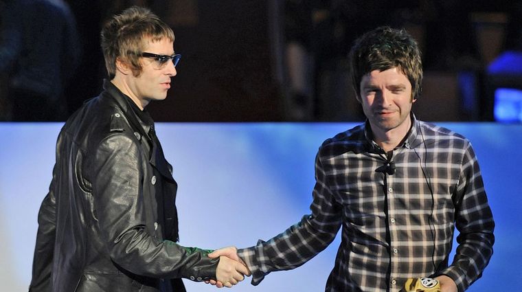 Liam Gallagher le insiste al hermano por la vuelta de Oasis.
