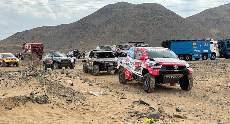 En carrera los mendocinos Juan Cruz y Alejandro Yacopini con la Toyota Overdrive.
