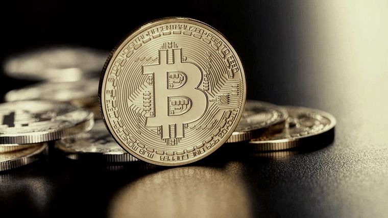 FOTO: Fuerte suba del Bitcoin por su debut en Wall Street
