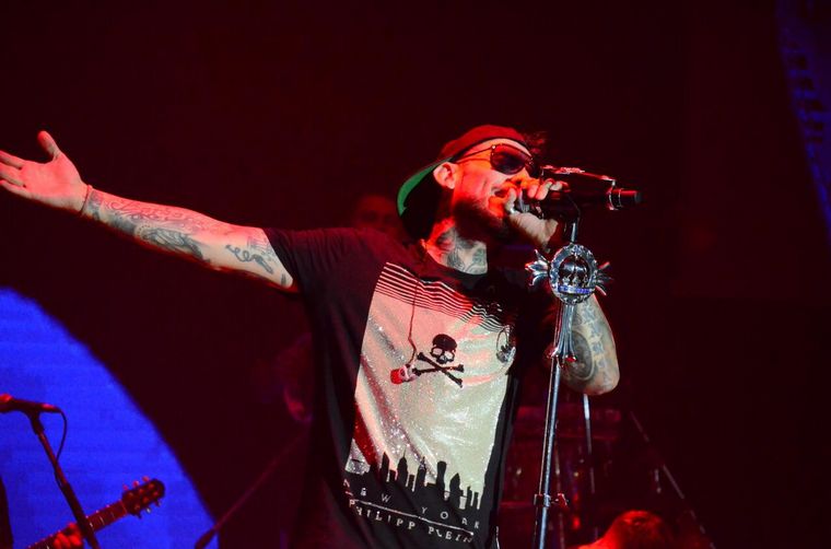 Ulises Bueno se presentó a sala llena en el teatro Holiday de Carlos Paz