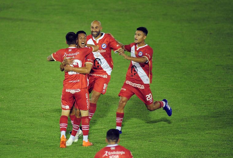 El equipo de La Paternal sueña con llegar a la final del certamen. 