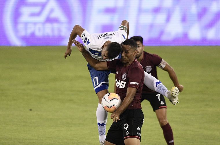 Sand abrió el marcador para Lanús ante Vélez.