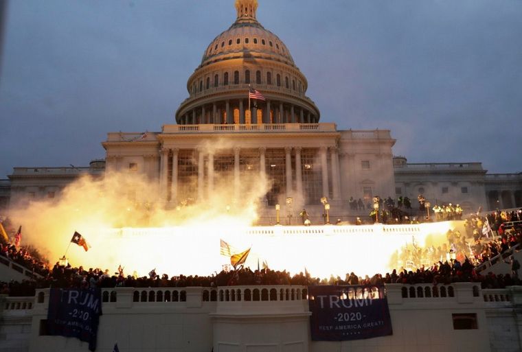FOTO: Las imágenes de los incidentes y violencia en el Capitolio