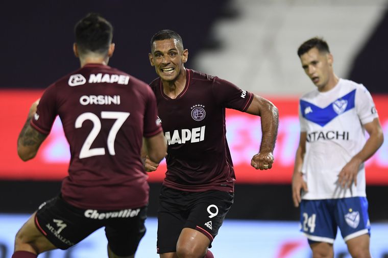 Sand abrió el marcador para Lanús ante Vélez.