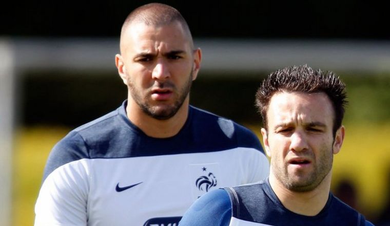 Benzema y Valbuena, durante la época en la que compartían la selección (Foto: Ruters)