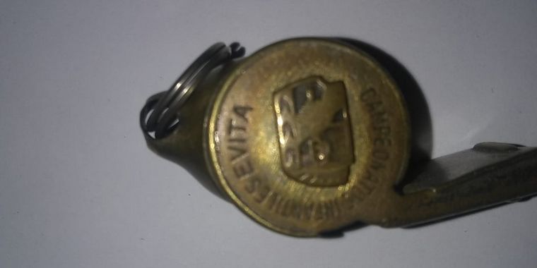 La colección de silbatos de Daniel Amaya. 