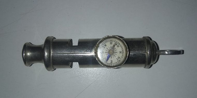 La colección de silbatos de Daniel Amaya. 