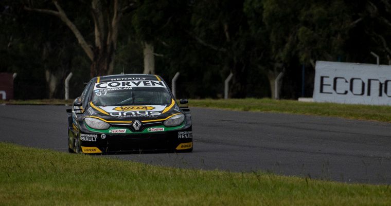 Impecable "Tomi" Cingolani con el Fluence para hacer el mejor tiempo en Río Cuarto.