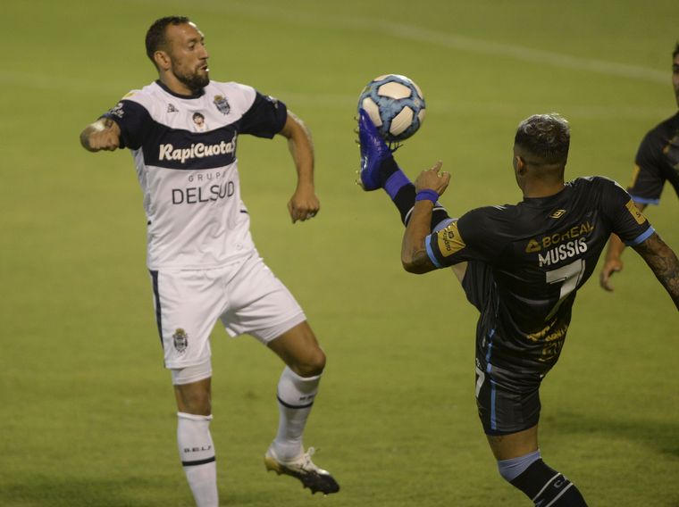 Gimnasia y Esgrima La Plata y Atlético Tucumán
