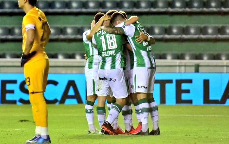 Banfield goleó a San Lorenzo y buscará el título ante Boca