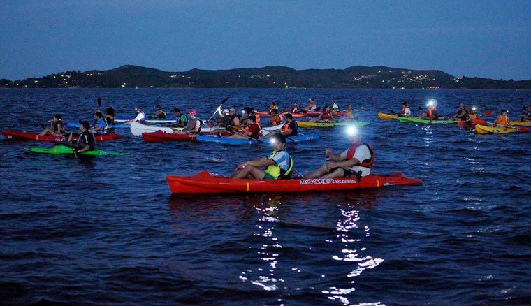 Remada nocturna en Embalse