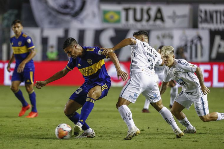 Santos abrió el marcador ante Boca en Brasil.