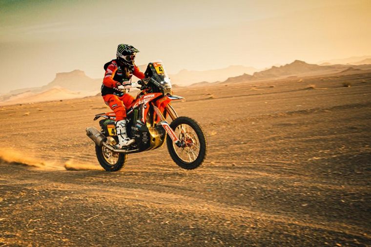 El salteño Kevin Benavides mantuvo la punta de la general del Dakar