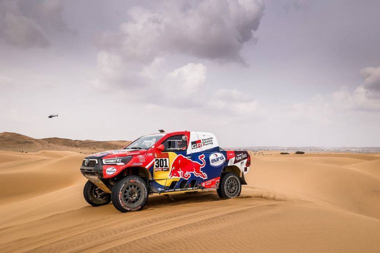 Nasser Al Attiyah gana la Etapa 11, pero solo le descontó 2' a  Peterhansel 