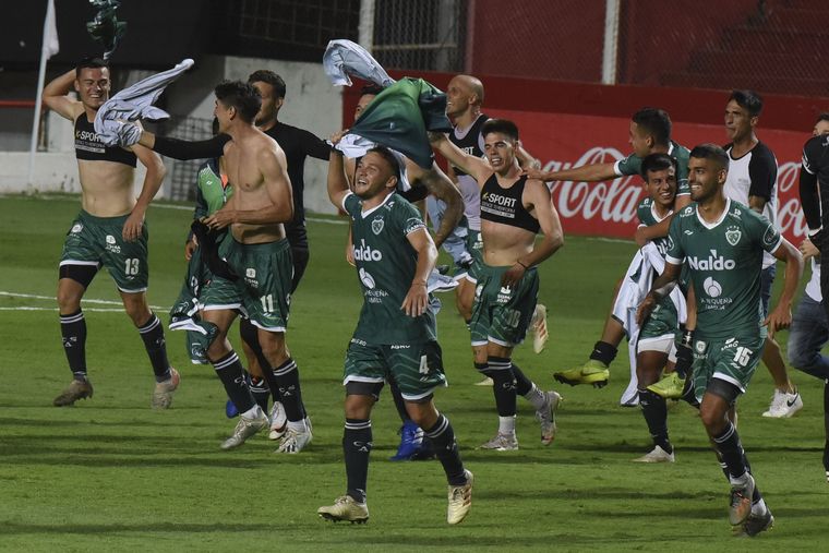 FOTO: Estudiantes cayó por penales ante Sarmiento y se quedó sin ascenso.
