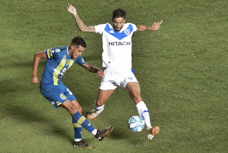 Vélez Sarsfield venció a Rosario Central en San Juan por 3-1