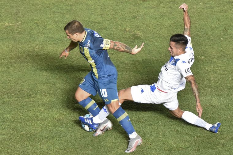 Vélez Sarsfield venció a Rosario Central en San Juan por 3-1