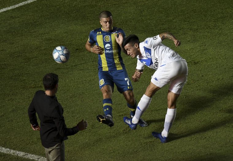 Vélez Sarsfield venció a Rosario Central en San Juan por 3-1