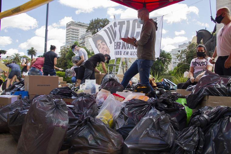 Los padres de Fernando Báez Sosa organizaron una colecta a un año del crimen.