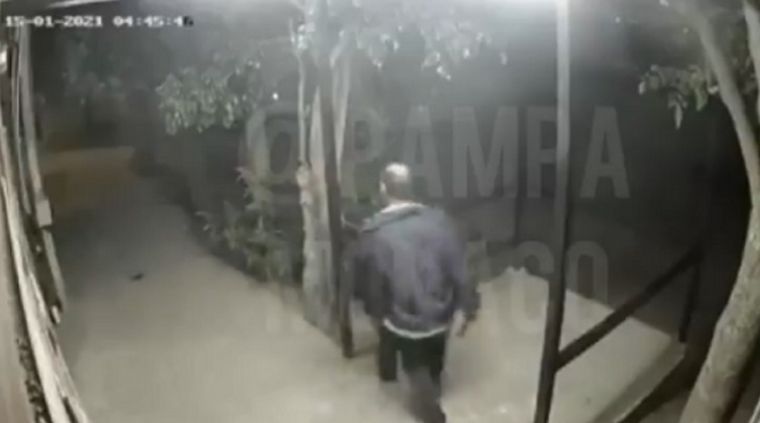 Salvó su celular de un robo de una manera insólita