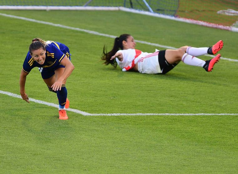 FOTO: Boca y River definen el primer campeón de fútbol femenino