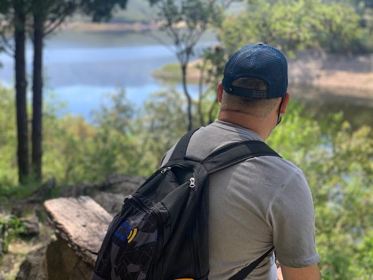 Matías Arrieta practicó senderismo en Villa de las Rosas
