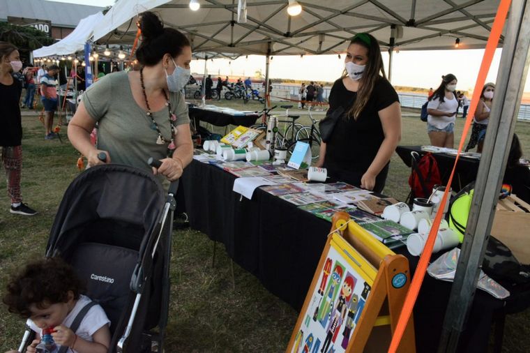 Una recorrida por el Mercado de Frutos Culturales en Rosario