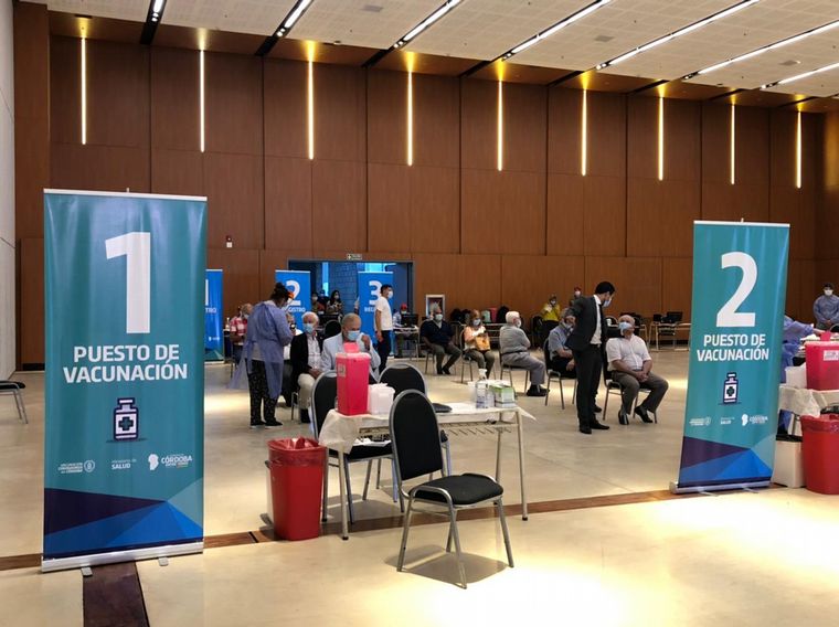 Córdoba vacuna a mayores de 60 años con la Sputnik V.