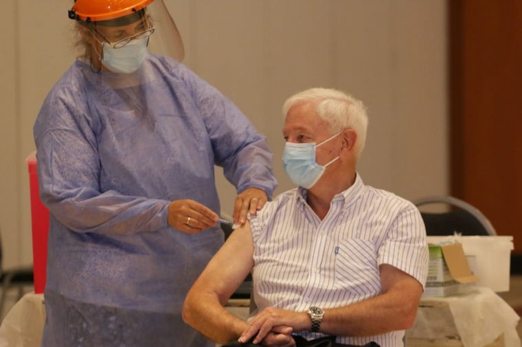 Córdoba vacuna a mayores de 60 años con la Sputnik V.