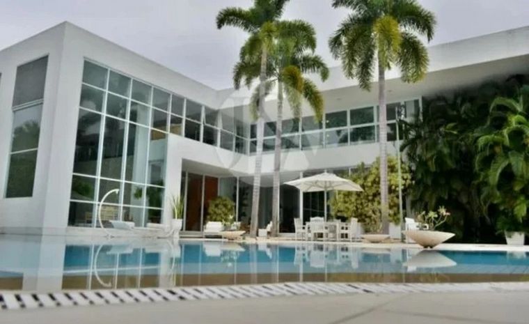 La increíble mansión de Xuxa valuada en 25 millones de dólares.