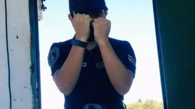 Una policía penitenciaria grabó videos de Tik Tok en horas de servicio