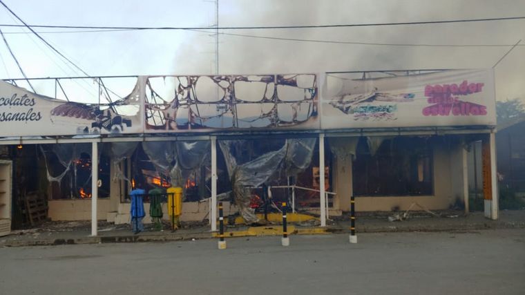 Se incendió la tradicional panadería La Unión en Tolhuin.