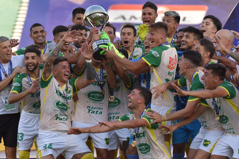 FOTO: Defensa y Justicia goleó a Lanús y se consagró campeón