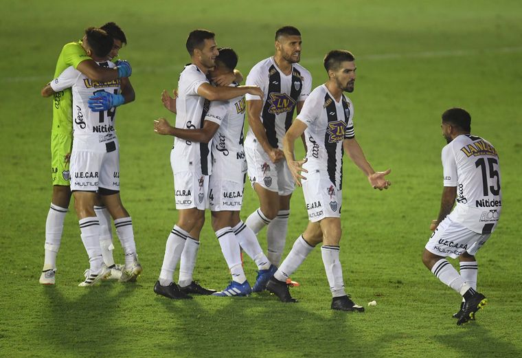 Estudiantes de Buenos Aires vence a Atlanta y se mete en semifinales del Reducido
