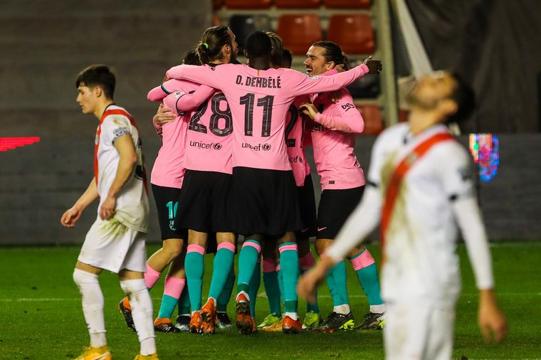 El Barcelona le dio vuelto el partido al Rayo Vallecano.
