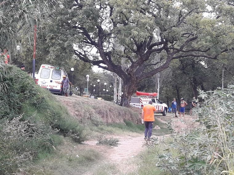 Rescate a un hombre en Villa María.