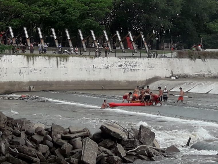 Rescate a un hombre en Villa María.