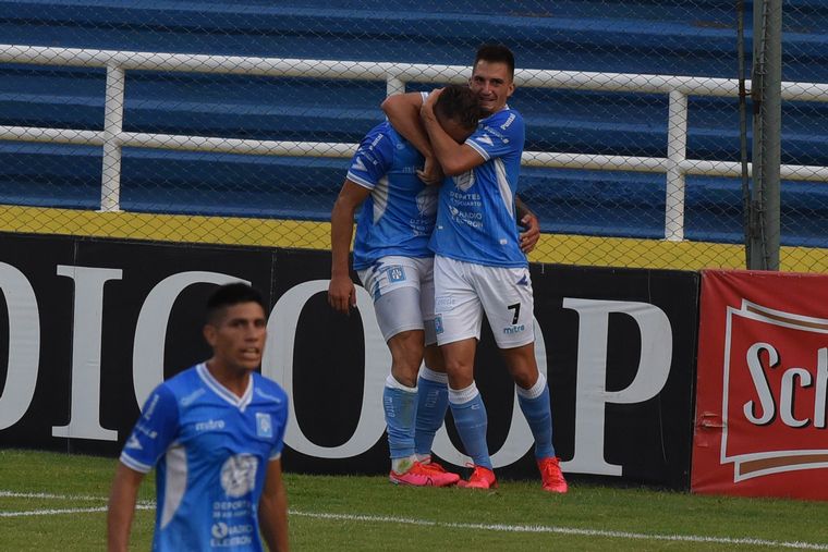 Estudiantes de Río Cuarto le ganó a su par de Caseros y jugará la final.
