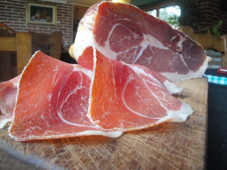 El Búho, hostería y casa de jamones