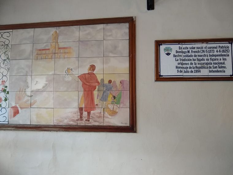 Solar de French, un paseo con tintes patriotas