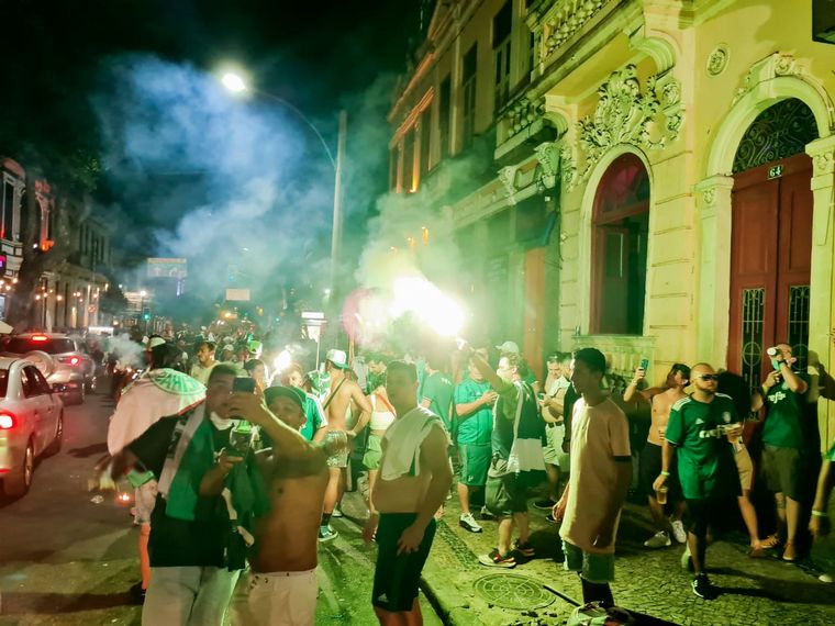Festejo de los hinchas de los Palmeiras por ser campeón de América