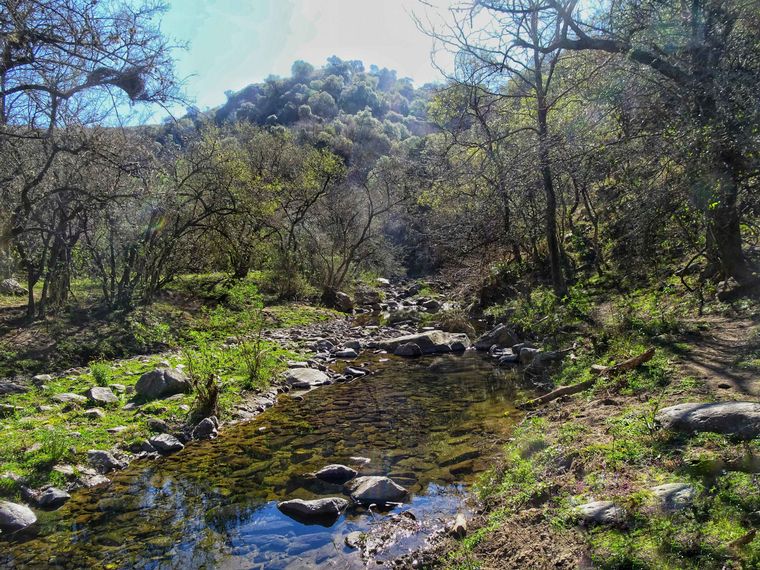 Un oasis cordobés con una cascada, dos arroyos y una capilla