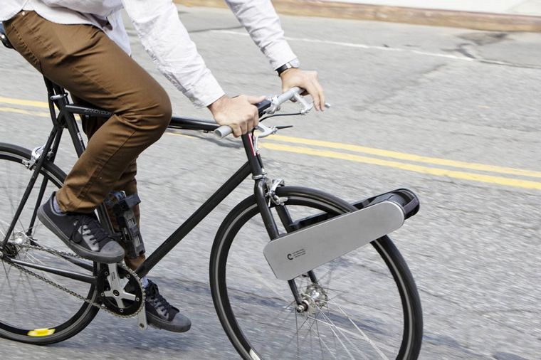 FOTO: El kit CLIP Bike convierte cualquier bicicleta híbrida o urbana en una e-bike