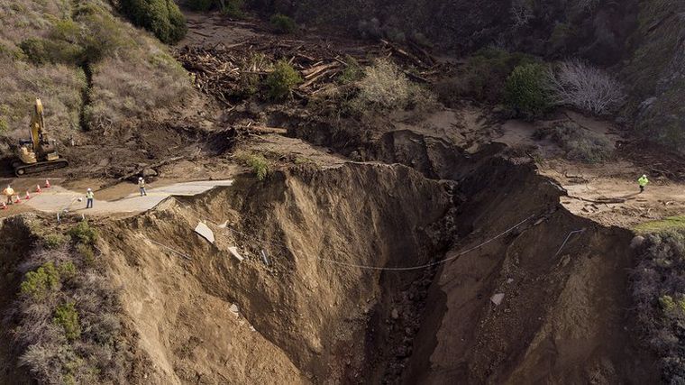 FOTO: Desmoronamiento de la ruta en California