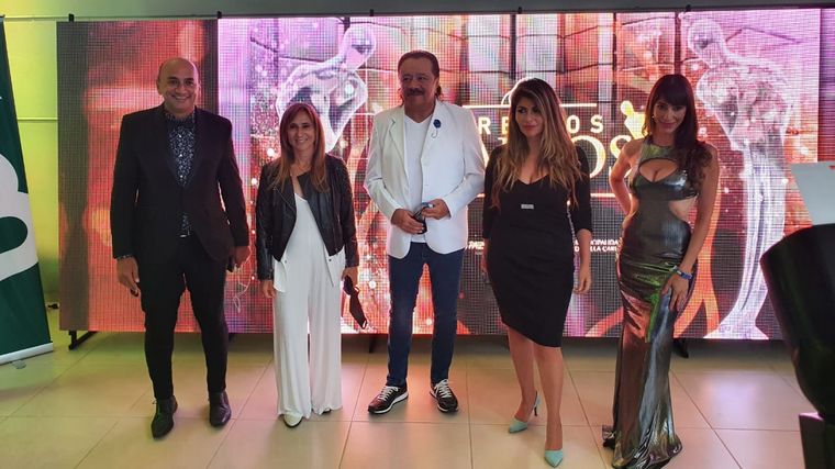 El elenco de "Humor con protocolo", nominado a los Premios Carlos