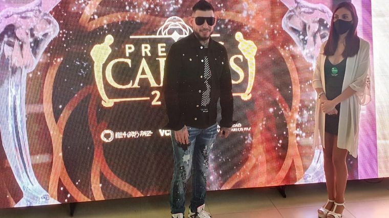 El cantante de cuarteto Ulises Bueno también asistió a los Premios Carlos