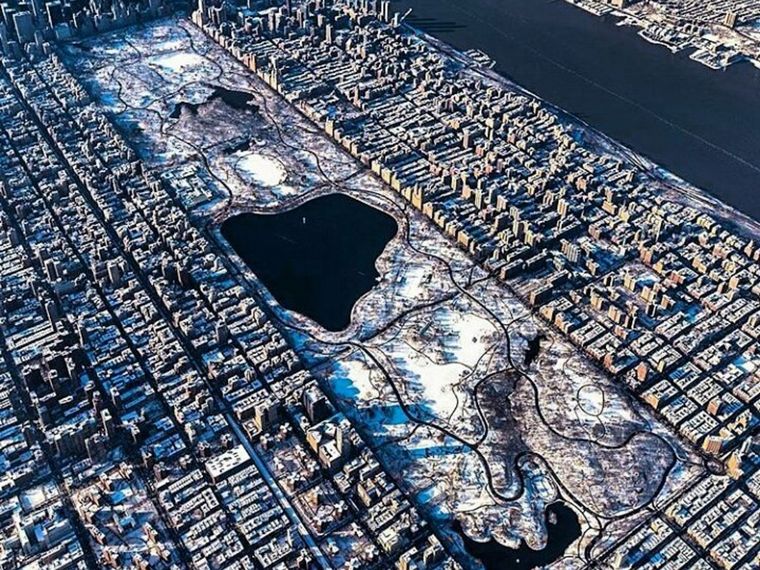 FOTO: Fuerte nevada en Nueva York interrumpe la vacunación contra el Covid