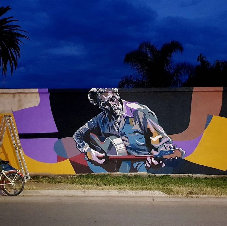 FOTO: Mural de Jairo en Cruz del Eje. 