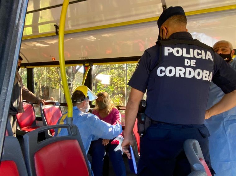 El choque de colectivos dejó una decena de heridos.